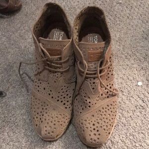 Toms fall wedges!